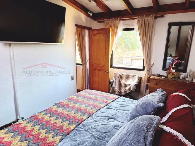 Se Vende Hermosa y Amplia Casa Aislada de Dos Pisos en Villa Jamaica, comuna de La Cruz