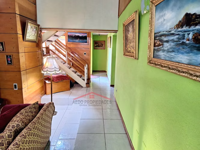 Se Vende Hermosa y Amplia Casa Aislada de Dos Pisos en Villa Jamaica, comuna de La Cruz