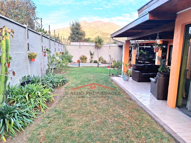 Se Vende Hermosa y Amplia Casa Aislada de Dos Pisos en Villa Jamaica, comuna de La Cruz
