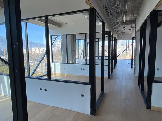 Oficina en venta en Bellavista Edificio PITS, nueva 185 m2