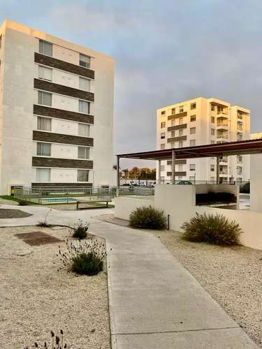Hermoso departamento en condominio privado con seguridad permanente.