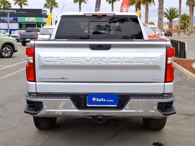 Chevrolet Silverado DCAB 4X4 SOHC 5.3 AUT 2022 - Imagen 6