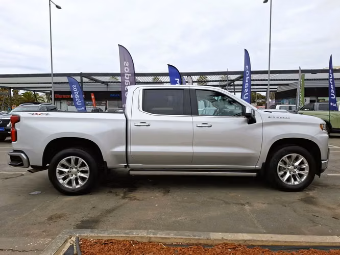 Chevrolet Silverado DCAB 4X4 SOHC 5.3 AUT 2022 - Imagen 4