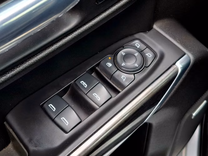 Chevrolet Silverado DCAB 4X4 SOHC 5.3 AUT 2022 - Imagen 12