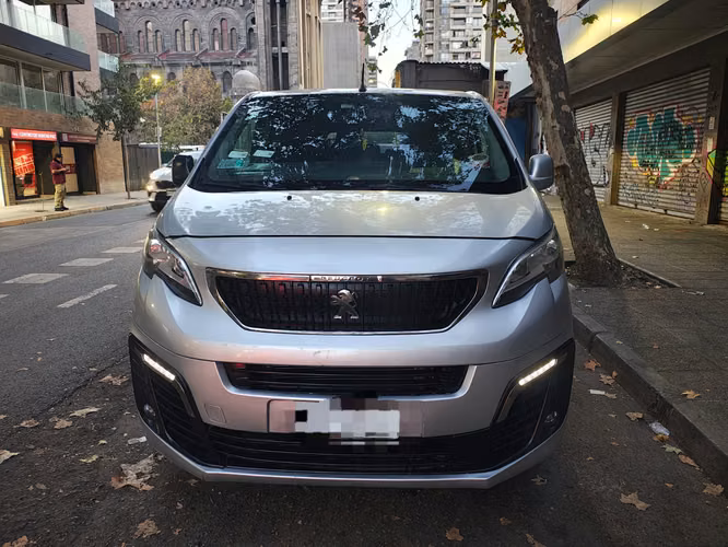 VENDO PEUGEOT TRAVELLER 2.0 DIESEL AÑO 2019