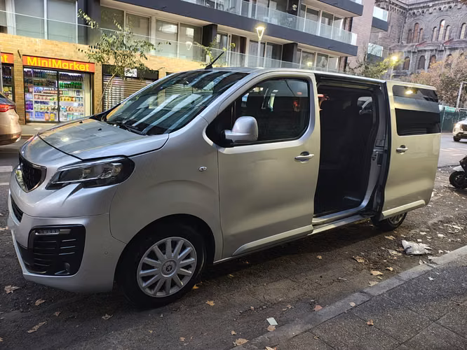 VENDO PEUGEOT TRAVELLER 2.0 DIESEL AÑO 2019