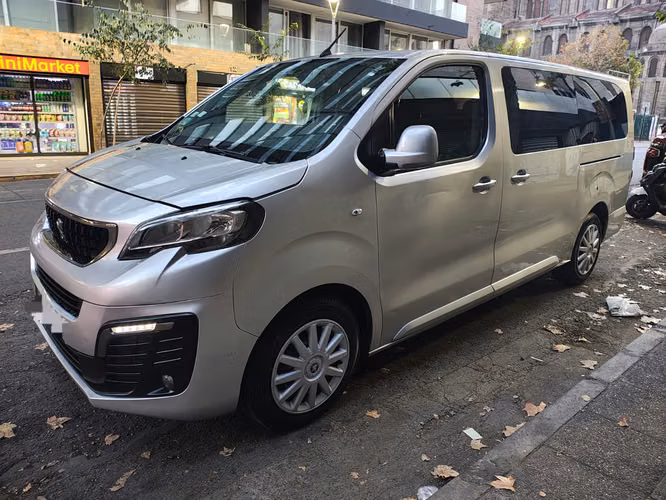 VENDO PEUGEOT TRAVELLER 2.0 DIESEL AÑO 2019