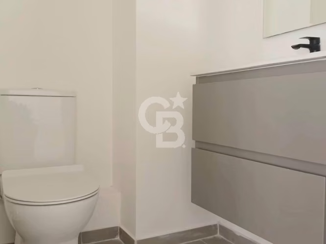Local Comercial Moderno y Estratégico en Arriendo. CBG