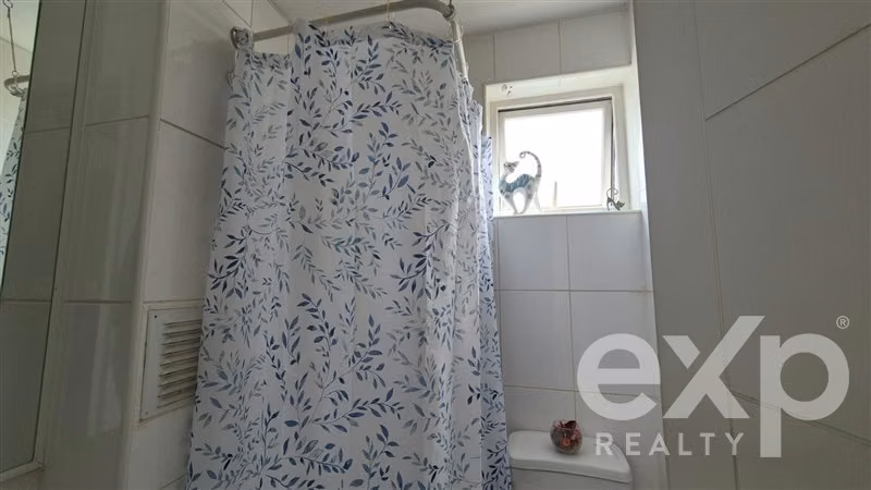 Casa Mediterránea en Santa Elena, Gran Terreno y Seguridad
