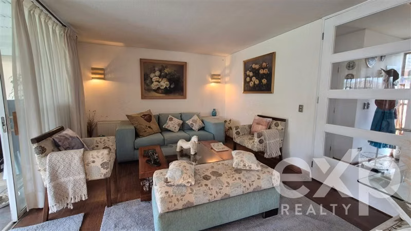 Casa Mediterránea en Santa Elena, Gran Terreno y Seguridad