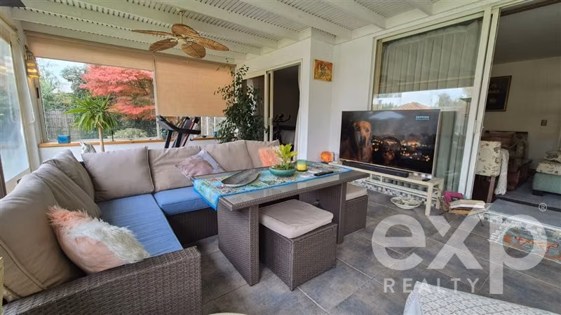 Casa Mediterránea en Santa Elena, Gran Terreno y Seguridad