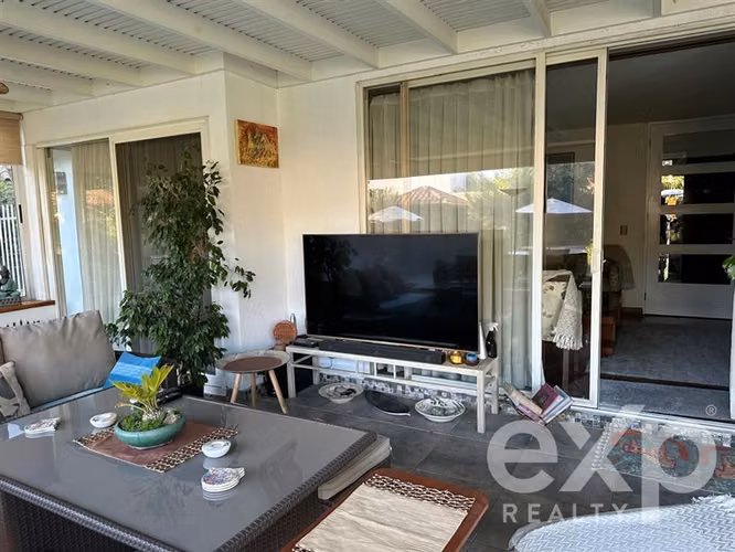 Casa Mediterránea en Santa Elena, Gran Terreno y Seguridad