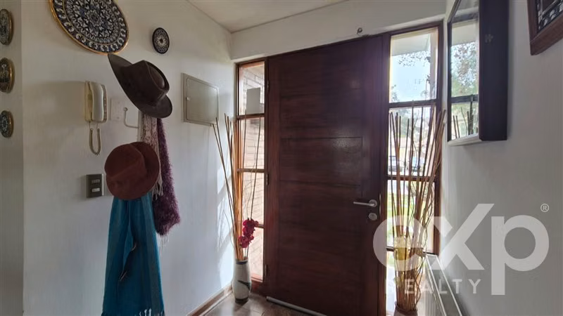 Casa Mediterránea en Santa Elena, Gran Terreno y Seguridad