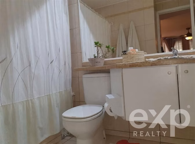 Casa Mediterránea en Santa Elena, Gran Terreno y Seguridad