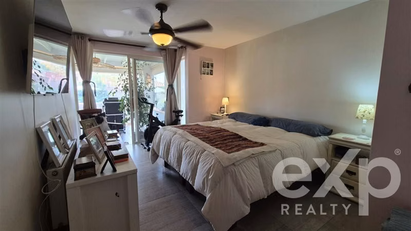 Casa Mediterránea en Santa Elena, Gran Terreno y Seguridad