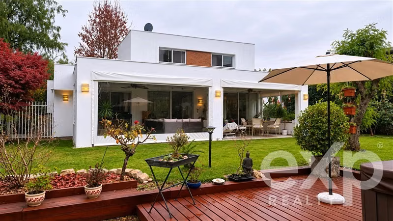 Casa Mediterránea en Santa Elena, Gran Terreno y Seguridad