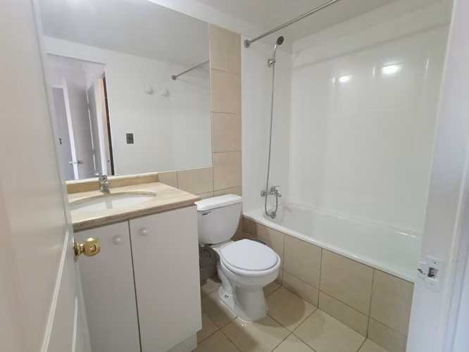 Arriendo Dpto Amplio y cercano a Metro Sta Lucia y U Católica 1D1B