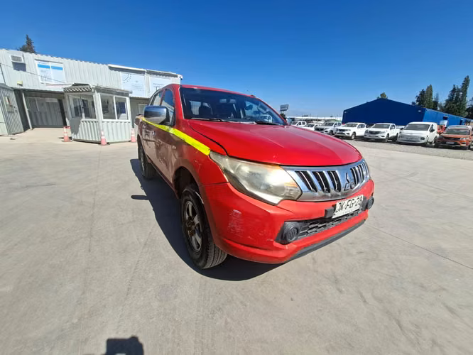 CAMIONETA  MARCA MISUBISHI MODELO L200 4X4 AÑO 2016