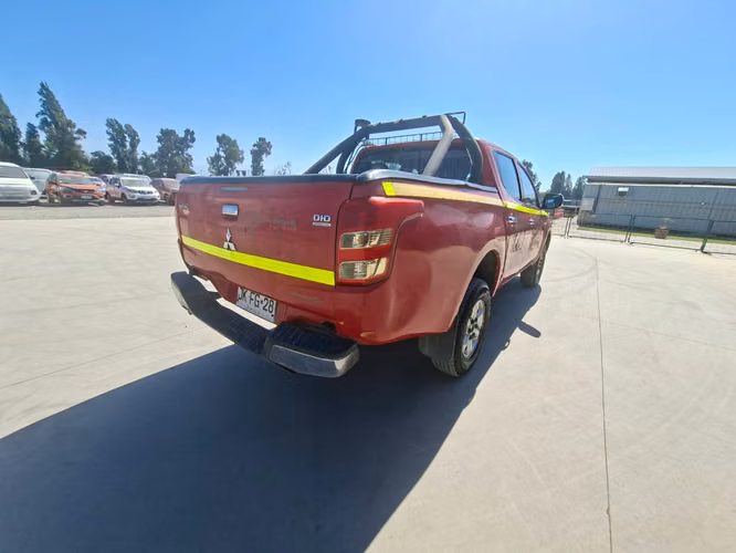 CAMIONETA  MARCA MISUBISHI MODELO L200 4X4 AÑO 2016