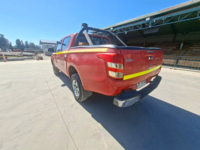CAMIONETA  MARCA MISUBISHI MODELO L200 4X4 AÑO 2016
