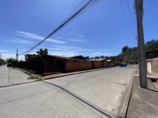 SE VENDE CASA CERCANA A ESTADIO HUACHIPATO