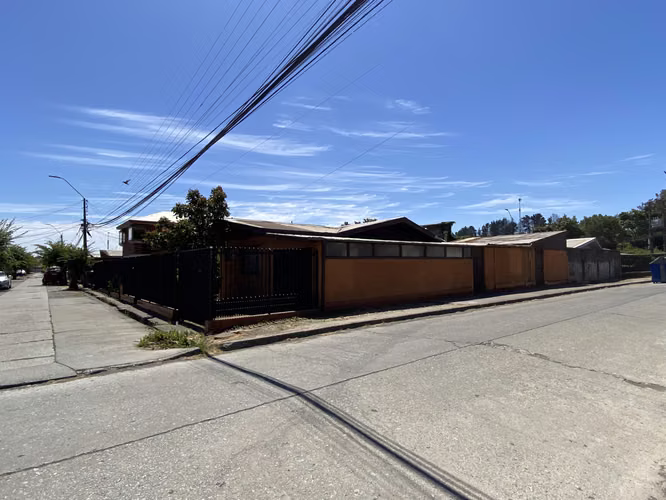 SE VENDE CASA CERCANA A ESTADIO HUACHIPATO