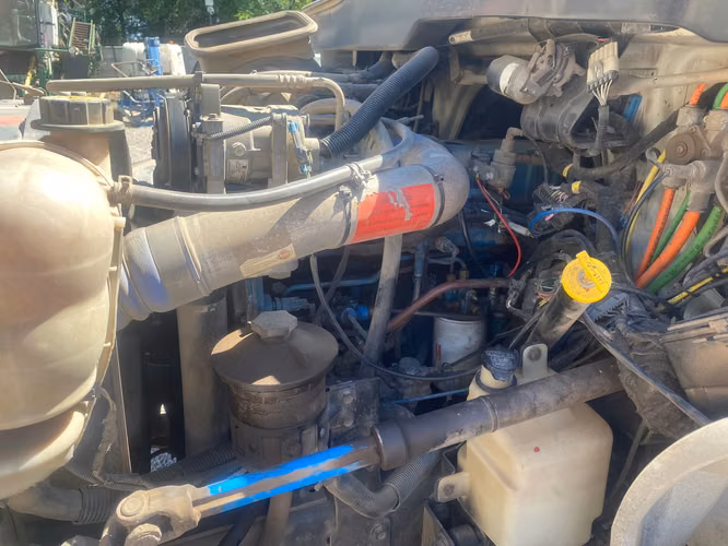 CAMION PLUMA Marca: INTERNATIONAL Modelo: 4400 Año: 2006