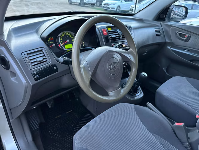 HYUNDAI TUCSON 2.0 GL 2WD 2006