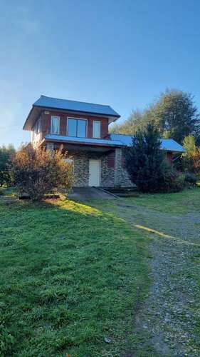 CASA FAMILIAR EN PARCELA DE MEDIA HA STA ANA VALDIVIA
