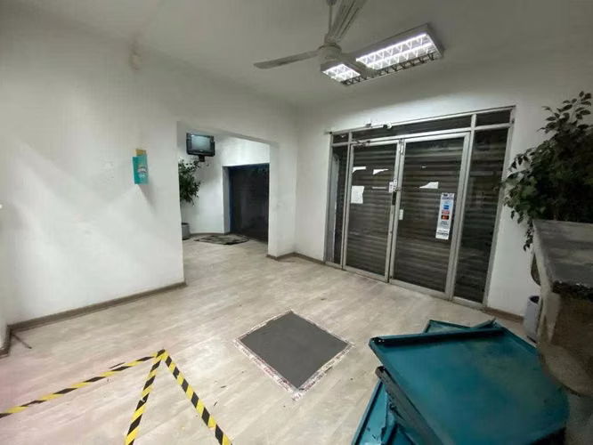 Local Comercial con galpón / Estacionamiento (169430)
