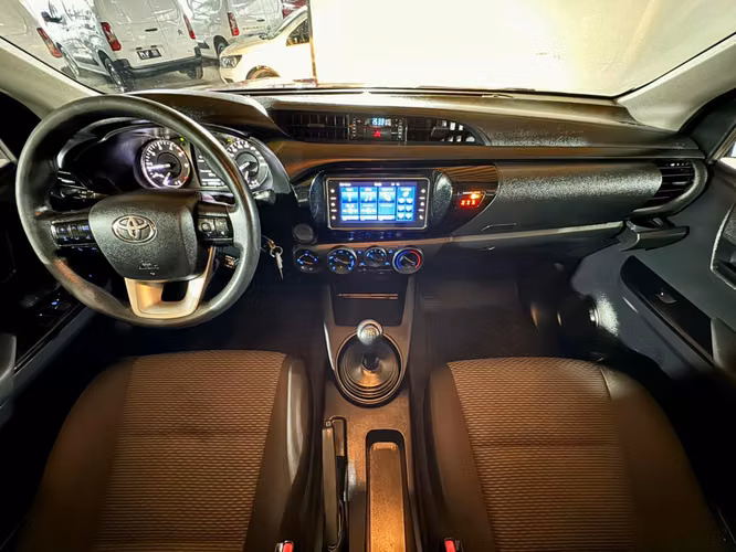 TOYOTA HILUX DX 4x4 2022