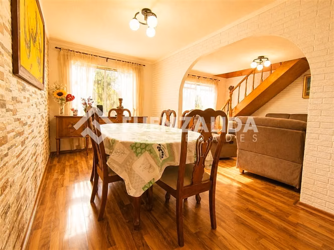 Casa en venta de 7 dorm. en Maipú