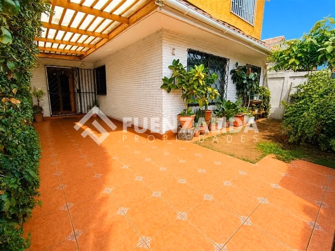 Casa en venta de 7 dorm. en Maipú