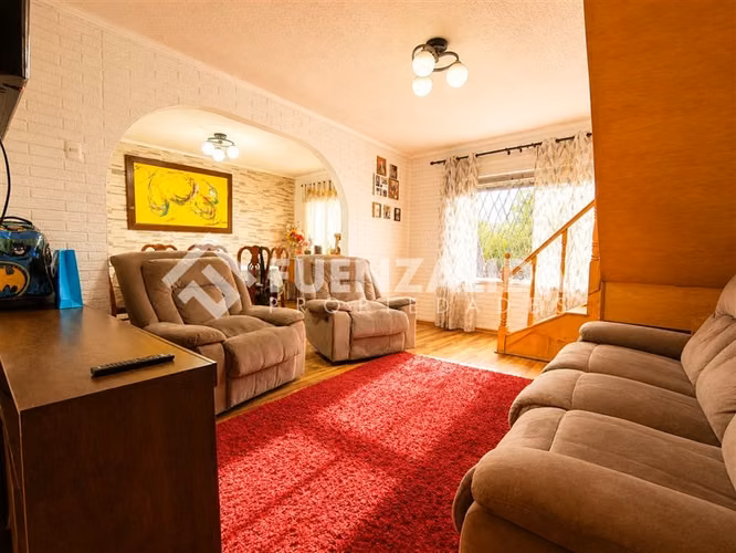 Casa en venta de 7 dorm. en Maipú