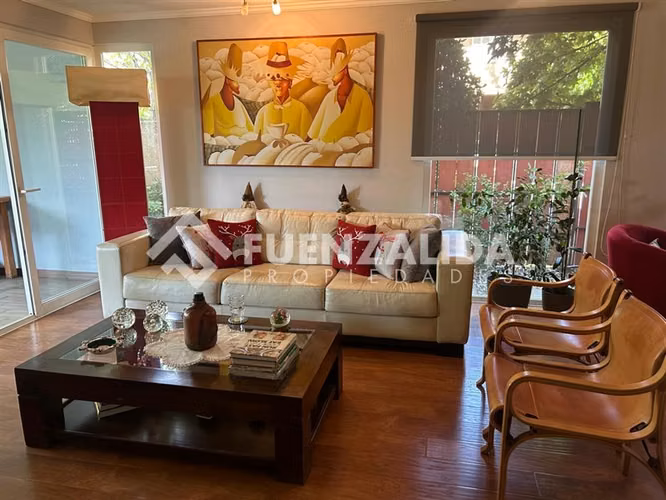Casa en venta de 5 dorm. en Peñalolén