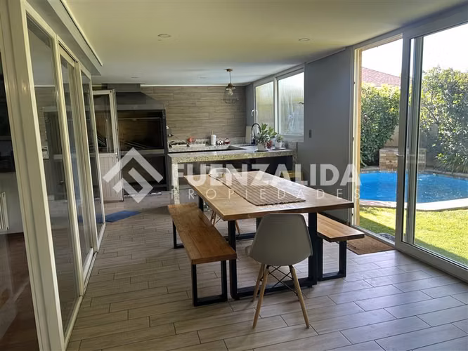 Casa en venta de 5 dorm. en Peñalolén