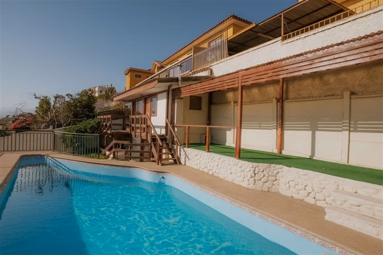 Casa en arriendo de 4 dorm. en La Serena