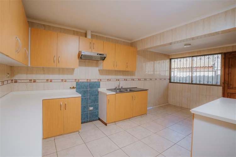 Casa en arriendo de 4 dorm. en La Serena