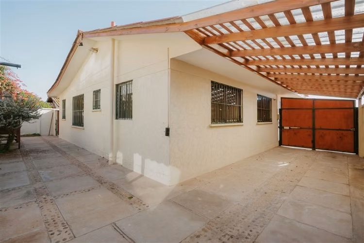 Casa en arriendo de 4 dorm. en La Serena
