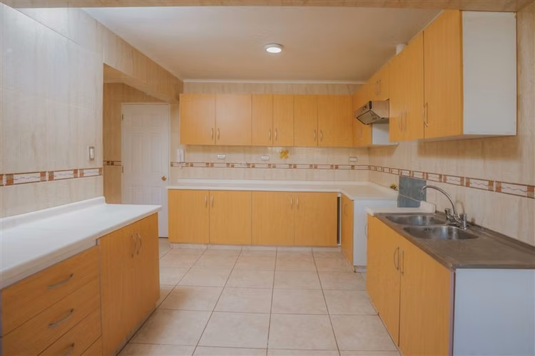 Casa en arriendo de 4 dorm. en La Serena