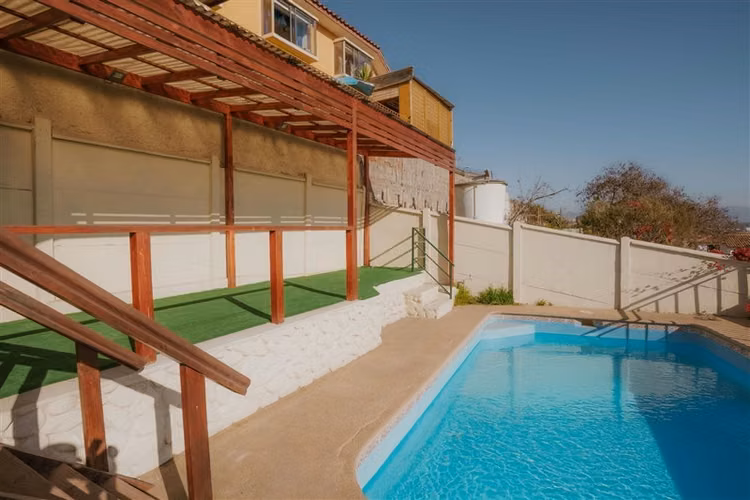 Casa en arriendo de 4 dorm. en La Serena