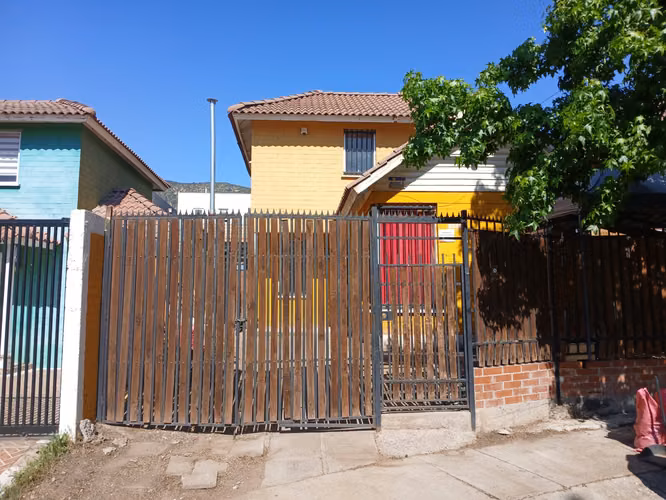 Arriendo Casa 3D, 2B en Condominio.  Cerca Colegio Manquecura Ciudad del Este - Imagen 3