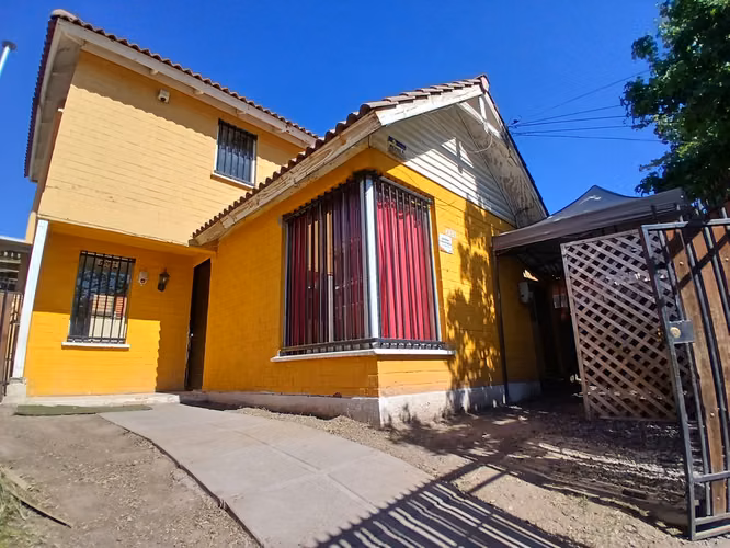 Arriendo Casa 3D, 2B en Condominio.  Cerca Colegio Manquecura Ciudad del Este - Imagen 1