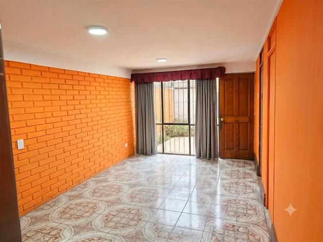 Casa en venta en avenida Gabriela para negocio Puente Alto