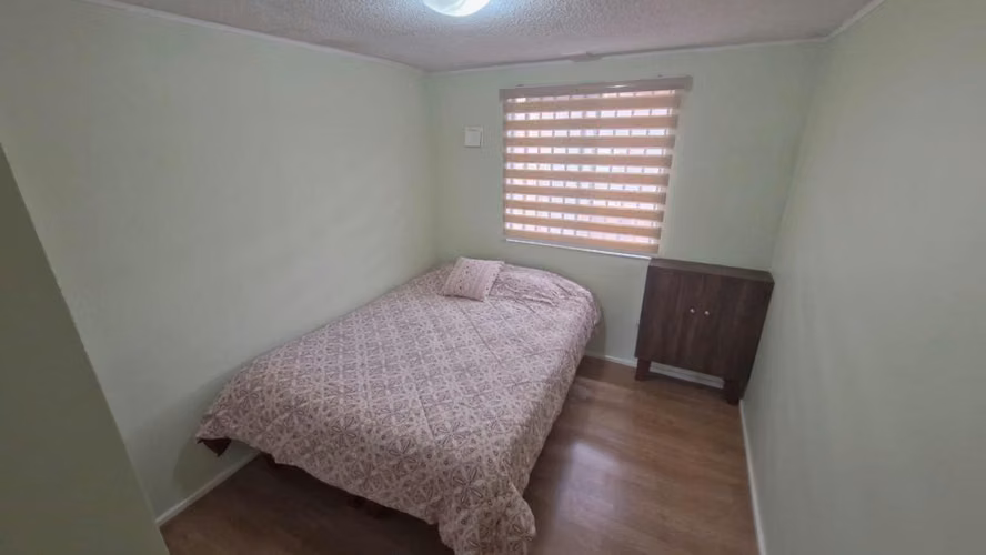 SU COCINA REMODELADA LE DA LA COMODIDAD PARA PARTICIPAR EN FAMILIA - Imagen 11