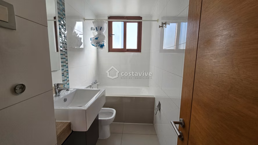 Casa 4D en Costa Laguna | Acceso a Laguna Artificial y Condominio Seguro