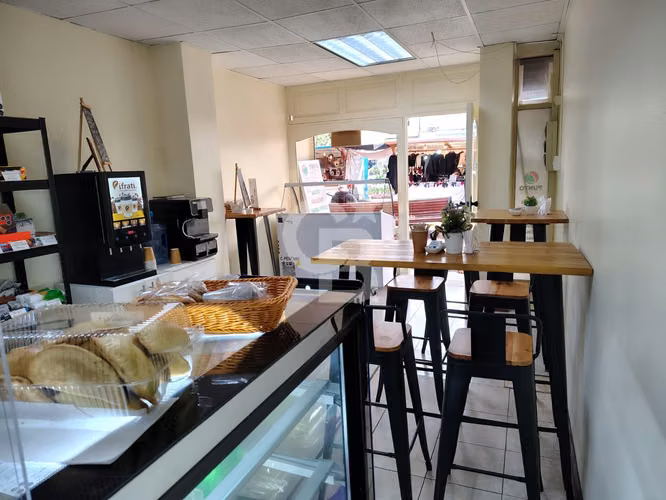 Excelente Local en pleno centro de Santa Cruz
