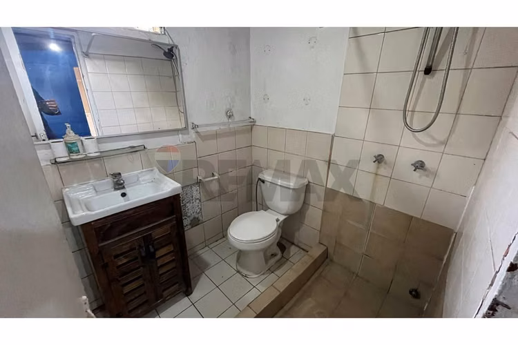 Amplia casa + dpto en macul: vivienda o negocio