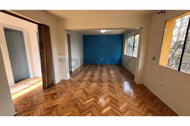 Amplia casa + dpto en macul: vivienda o negocio