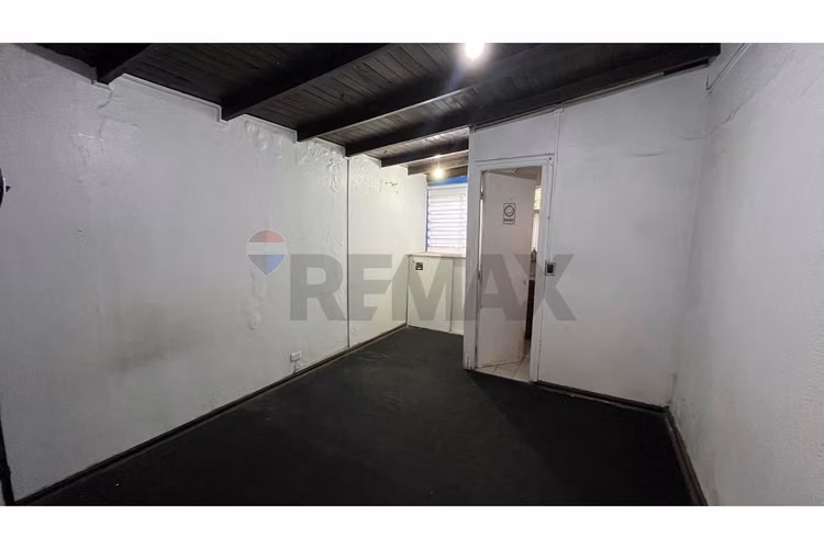 Amplia casa + dpto en macul: vivienda o negocio